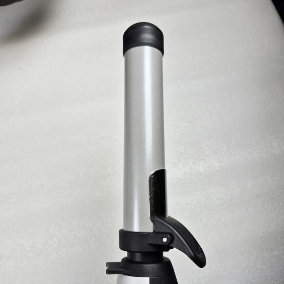 Beachwaver S1.25 BW1138 Rotating Curling Iron Silver/Black – Tested & Working - Picture 9 of 10